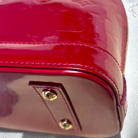 Red Vernis Louis Vuitton Alma BB - Picture 7 of 16